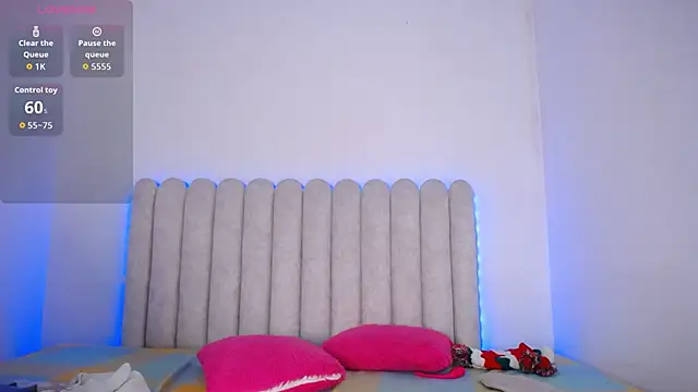 MiaFoox   online show from February 26, 2026, 10:21 pm