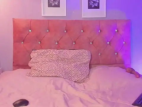 Snapshot of lilirousee chatting on March 4, 2026, 7:10 pm lilirousee online show from March 4, 2026, 7:10 pm