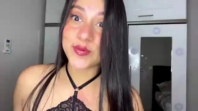 latinasoftie online show from July 14, 2026, 3:22 am