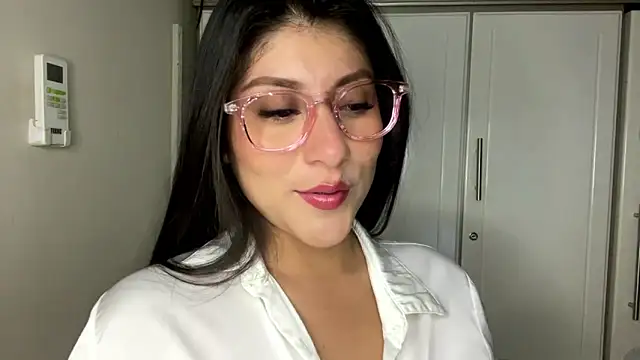 latinasoftie online show from June 11, 2026, 2:53 am