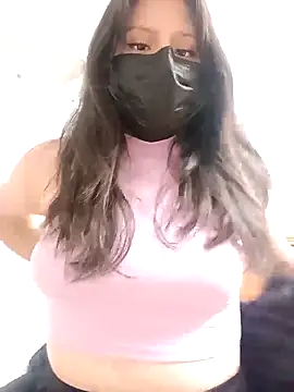 Rosyshadow online show from May 3, 2026, 6:33 pm