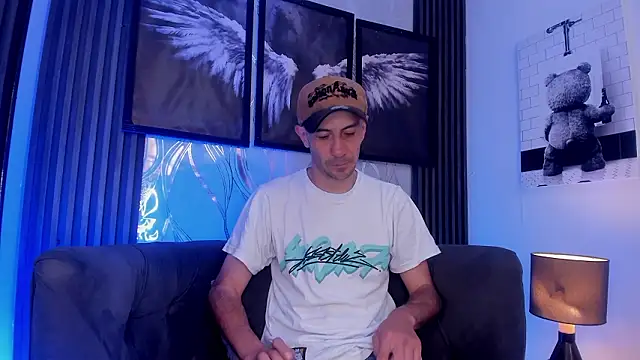 Snapshot of Milanwhite_ chatting on February 23, 2026, 11:33 am Milanwhite online show from February 23, 2026, 11:33 am