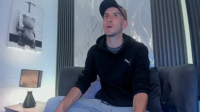 Snapshot of Milanwhite_ chatting on February 20, 2026, 12:07 pm Milanwhite online show from February 20, 2026, 12:07 pm