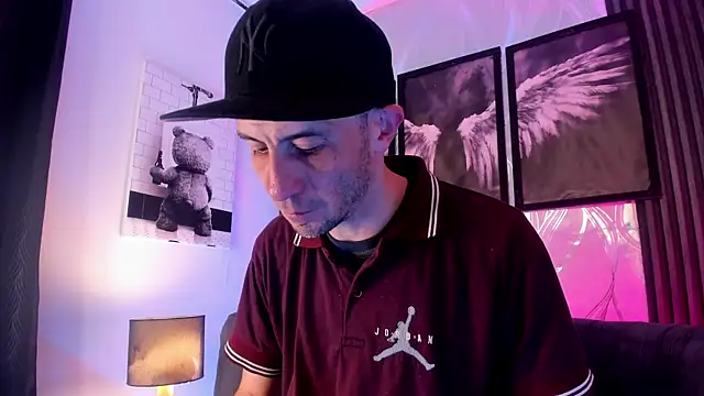 Snapshot of Milanwhite_ chatting on February 26, 2026, 11:43 am Milanwhite online show from February 26, 2026, 11:43 am