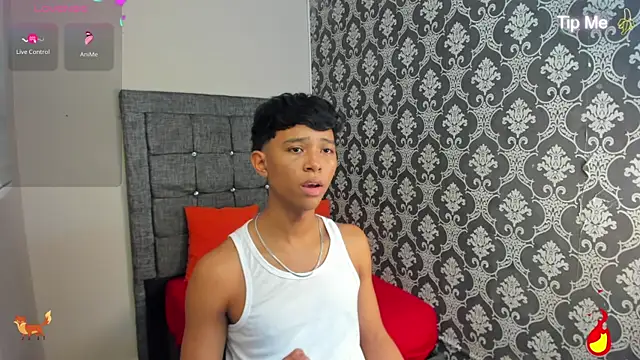 Snapshot of Little_Twink19x chatting on July 6, 2026, 8:33 pm Little Twink19x online show from July 6, 2026, 8:33 pm