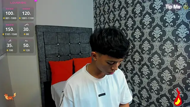 Snapshot of Little_Twink19x chatting on July 9, 2026, 7:35 pm Little Twink19x online show from July 9, 2026, 7:35 pm