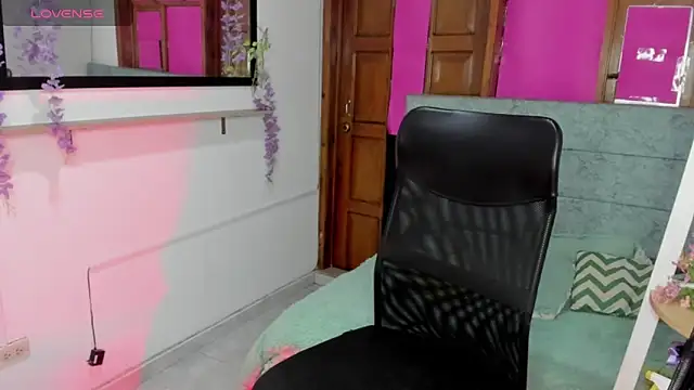 Aysha winxs online show from June 6, 2026, 3:23 am