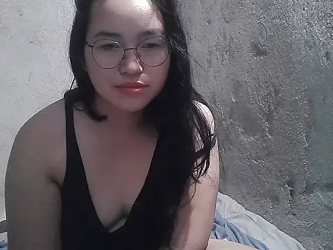 wildchinita00 online show from April 19, 2026, 8:44 pm