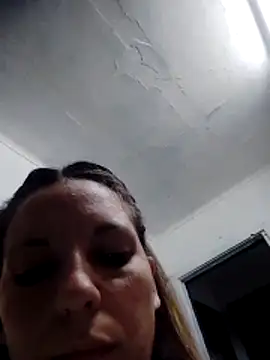 Snapshot of CamiliLuna chatting on May 22, 2026, 10:35 am CamiliLuna online show from May 22, 2026, 10:35 am
