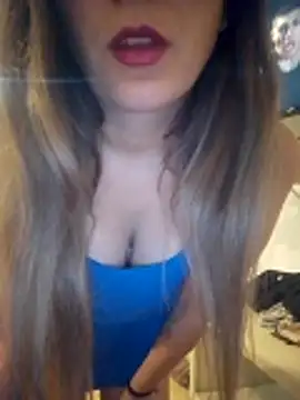 Snapshot of CamiliLuna chatting on May 24, 2026, 4:45 am CamiliLuna online show from May 24, 2026, 4:45 am