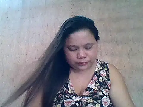 sweetlyn31 online show from April 17, 2026, 12:02 am