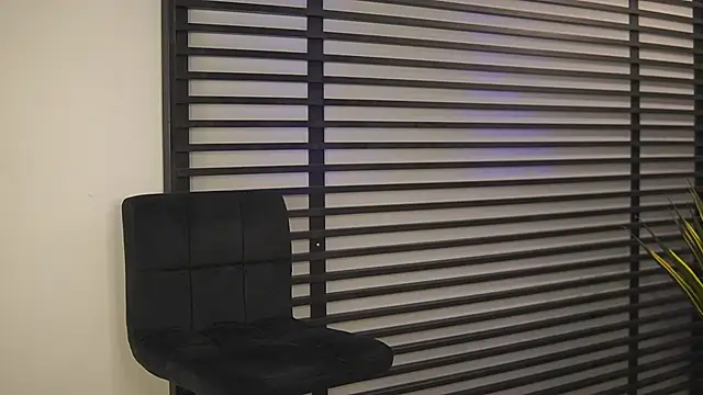 NikiPearl online show from April 19, 2026, 4:35 am