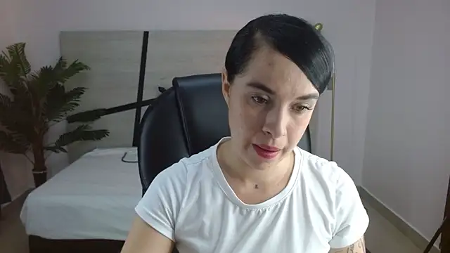 Snapshot of Anne_blake chatting on May 13, 2026, 12:01 pm Anne blake online show from May 13, 2026, 12:01 pm