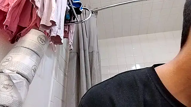 momo0208 online show from February 20, 2026, 8:33 pm