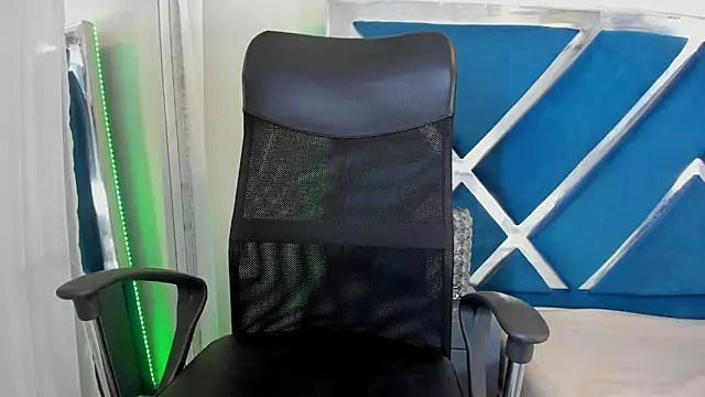 lilygloww online show from March 10, 2026, 12:42 pm