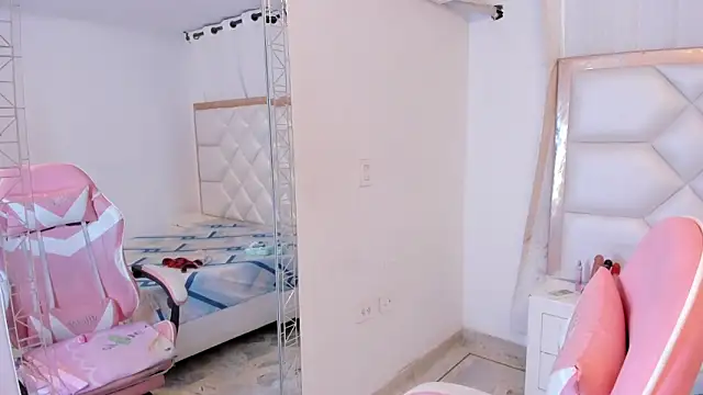 michelleblair1 online show from March 2, 2026, 1:18 pm