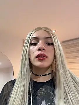 romanovanita online show from March 4, 2026, 4:42 am