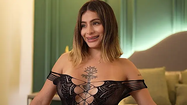 Amara Velvet  online show from March 11, 2026, 2:49 am