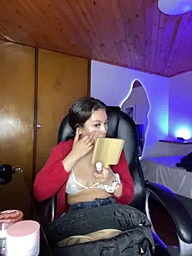 Mady Pink online show from April 7, 2026, 4:03 am