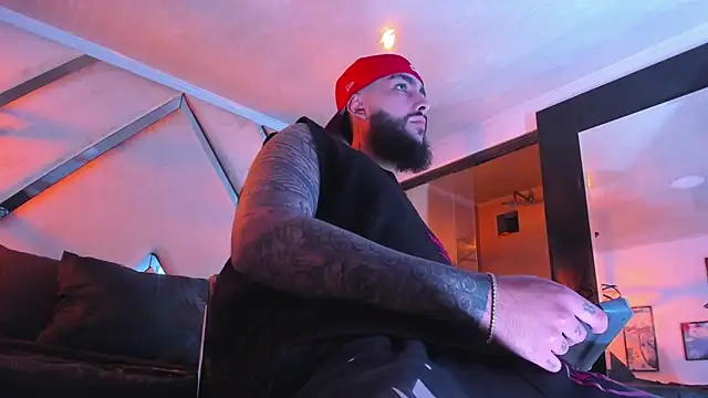 Snapshot of SantiagoHincapiie chatting on February 26, 2026, 4:12 am SantiagoHincapiie online show from February 26, 2026, 4:12 am