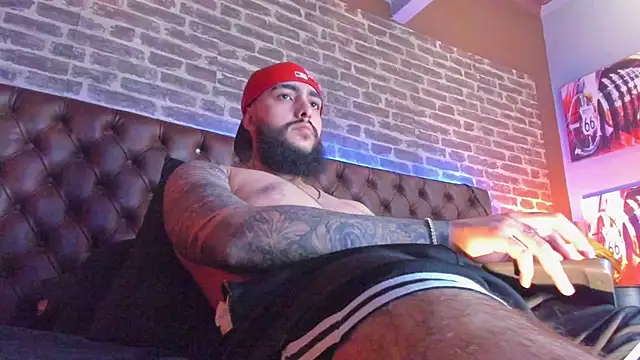 SantiagoHincapiie online show from March 11, 2026, 8:36 pm