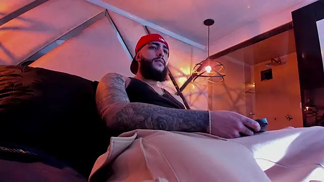 SantiagoHincapiie online show from March 4, 2026, 4:20 am