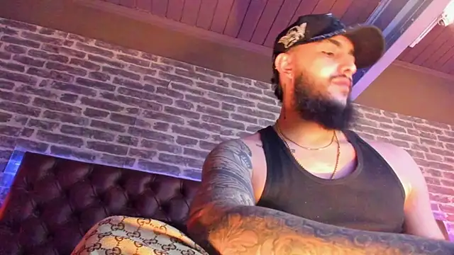 SantiagoHincapiie online show from March 12, 2026, 8:57 pm