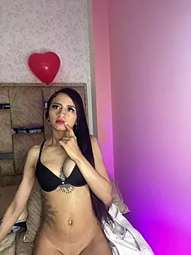 Snapshot of Lauraaa_pink18 chatting on February 28, 2026, 3:28 am Lauraaa pink18 online show from February 28, 2026, 3:28 am