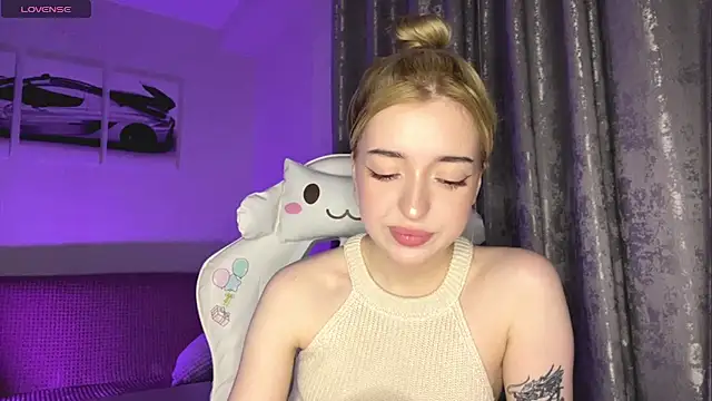 Snapshot of EllianaMiller chatting on March 1, 2026, 10:32 pm EllianaMiller online show from March 1, 2026, 10:32 pm