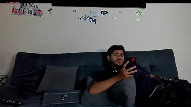 heteros hot  online show from April 30, 2026, 8:49 pm