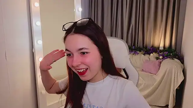 BellaThery online show from March 21, 2026, 5:19 am