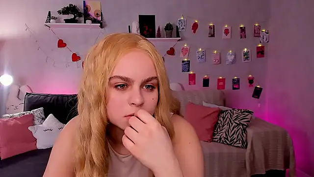 Snapshot of VivienAllen chatting on February 21, 2026, 4:25 am VivienAllen online show from February 21, 2026, 4:25 am