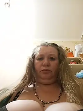 Snapshot of KiraStanton chatting on June 26, 2026, 1:22 am KiraStanton online show from June 26, 2026, 1:22 am