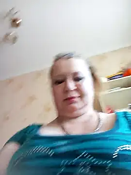 KiraStanton online show from April 11, 2026, 9:02 am