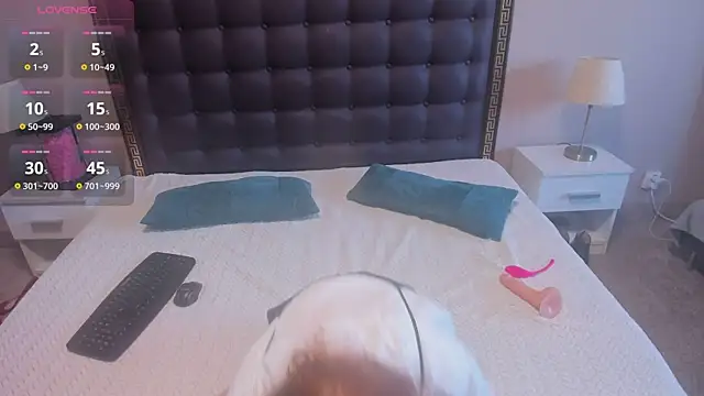 Snapshot of curly_muffin chatting on February 25, 2026, 5:51 am curly muffin online show from February 25, 2026, 5:51 am