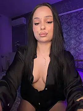 Olivia Noor online show from May 18, 2026, 6:23 pm