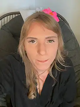 TiffyRose online show from February 25, 2026, 2:17 pm