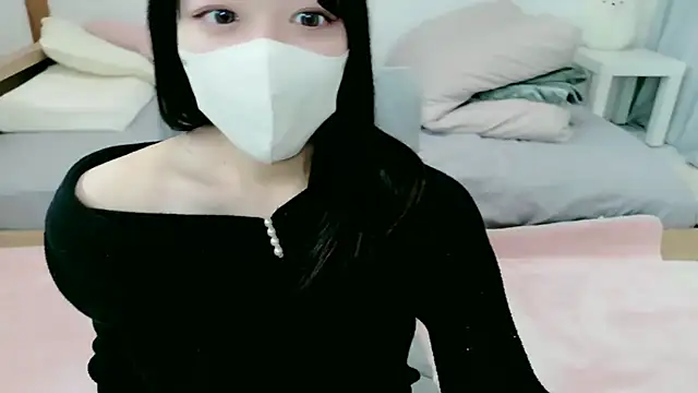 natsuka-chan online show from March 7, 2026, 5:36 am