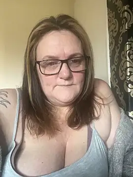 Snapshot of Busty-GilfQuinn chatting on March 3, 2026, 9:16 am Busty-GilfQuinn online show from March 3, 2026, 9:16 am