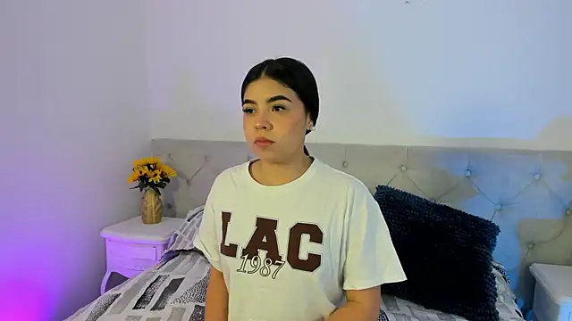 Snapshot of Ambarina_ chatting on June 2, 2026, 11:43 am Ambarina online show from June 2, 2026, 11:43 am