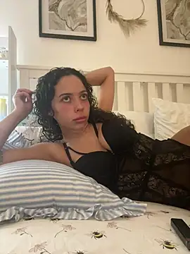 Louisemaisie online show from April 16, 2026, 8:42 pm