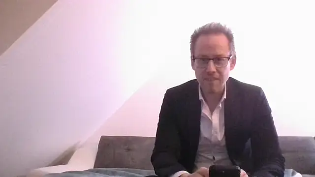 Lost in lace online show from March 3, 2026, 7:10 pm