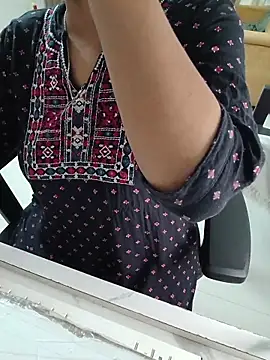 Queenlipx online show from April 20, 2026, 6:49 am