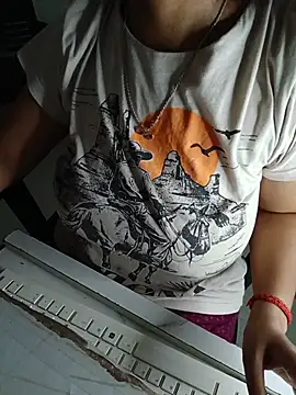 Queenlipx online show from April 19, 2026, 6:58 am