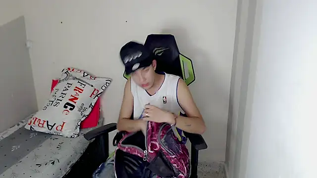 Street poemm  online show from April 12, 2026, 7:50 pm