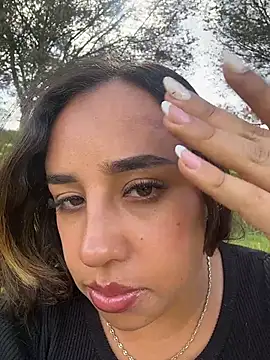 Eyssha online show from April 19, 2026, 7:49 pm