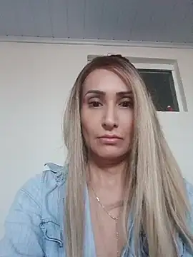 anajulia10 online show from July 8, 2026, 8:09 pm