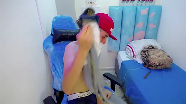 Houston bby  online show from March 1, 2026, 8:09 pm