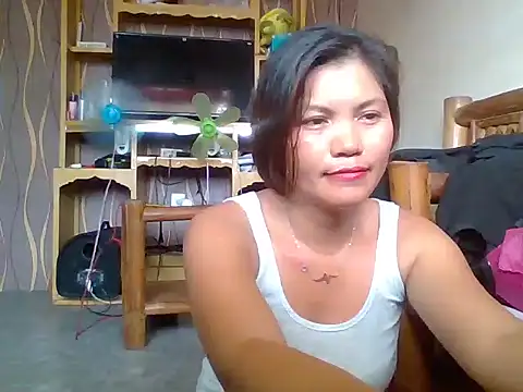 Snapshot of yum330 chatting on June 18, 2026, 5:28 am yum330 online show from June 18, 2026, 5:28 am