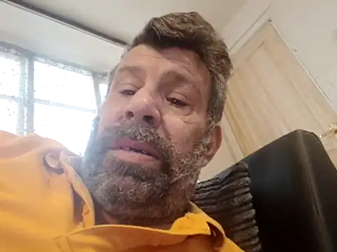 stud2512 online show from April 15, 2026, 6:52 am